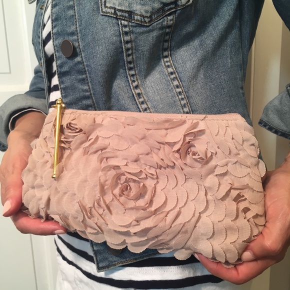 H&M Handbags - H&M Clutch.  Rosette blush. Pristine condition.